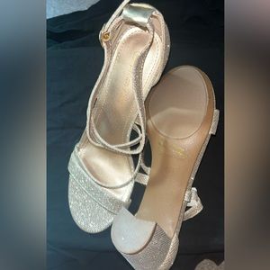 Dream Pairs Gold heels size 9